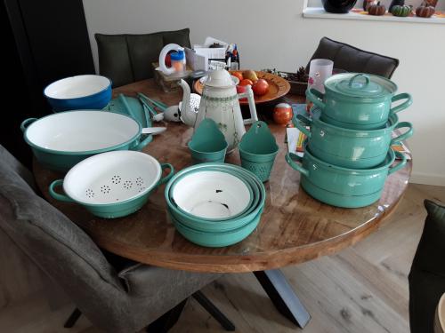 Heel veel Emaille zoner de thee kan die is weg