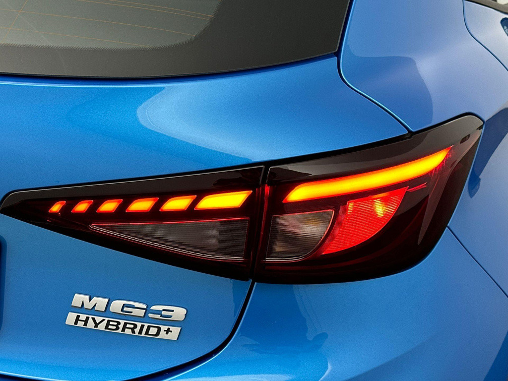 MG 3 1.5 hybrid standard | snel leverbaar | camera | climate control | carp