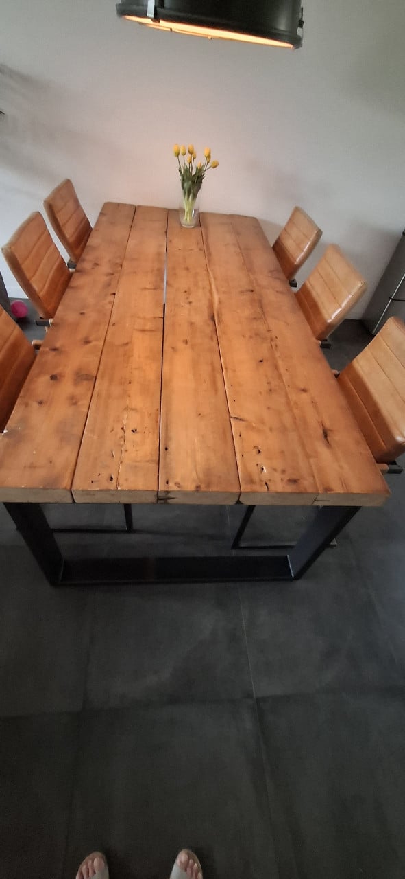 Eettafel met 6 stoelen