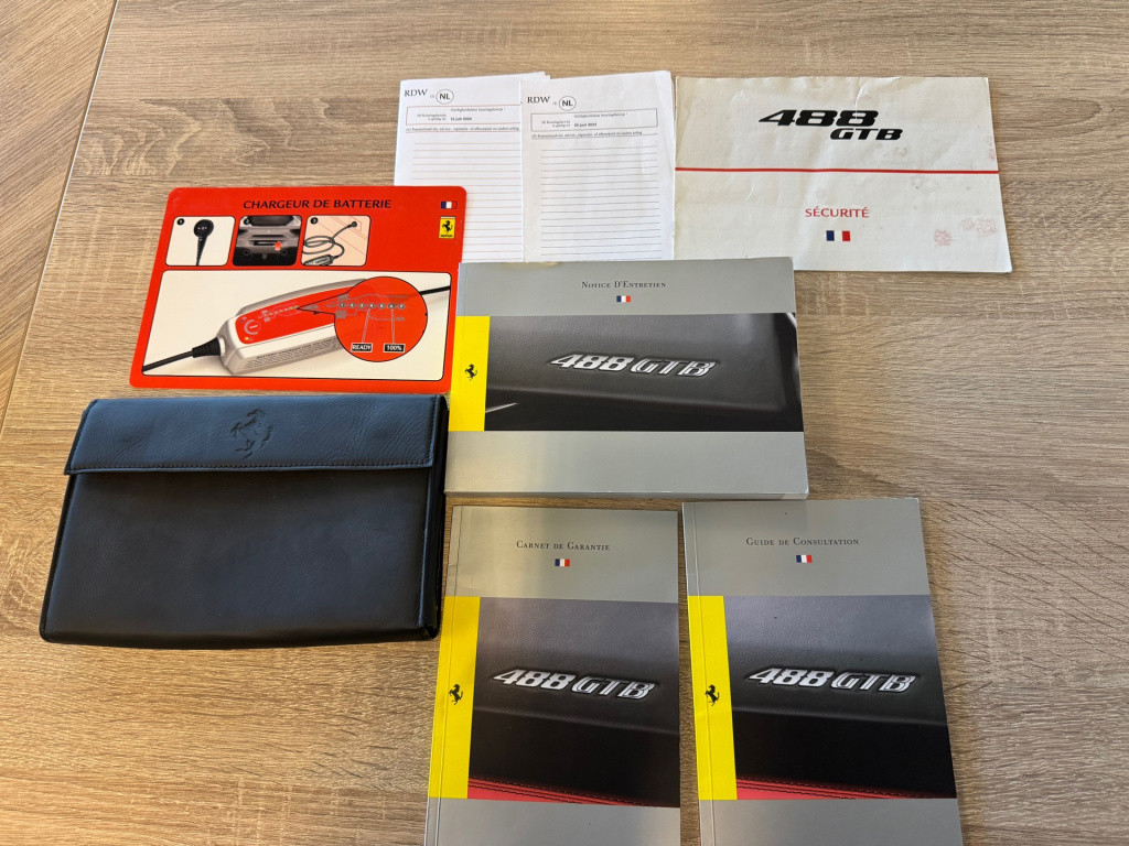 Ferrari 488 3.9 gtb hele * daytona seats * carbon driver zone * dealer onde