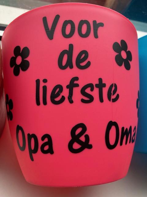 Blijmakende bloempotjes, kauwgomballen machine en vrolijke lampions