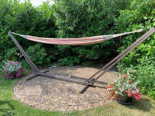 Hangmat met stevig hardhouten standaard