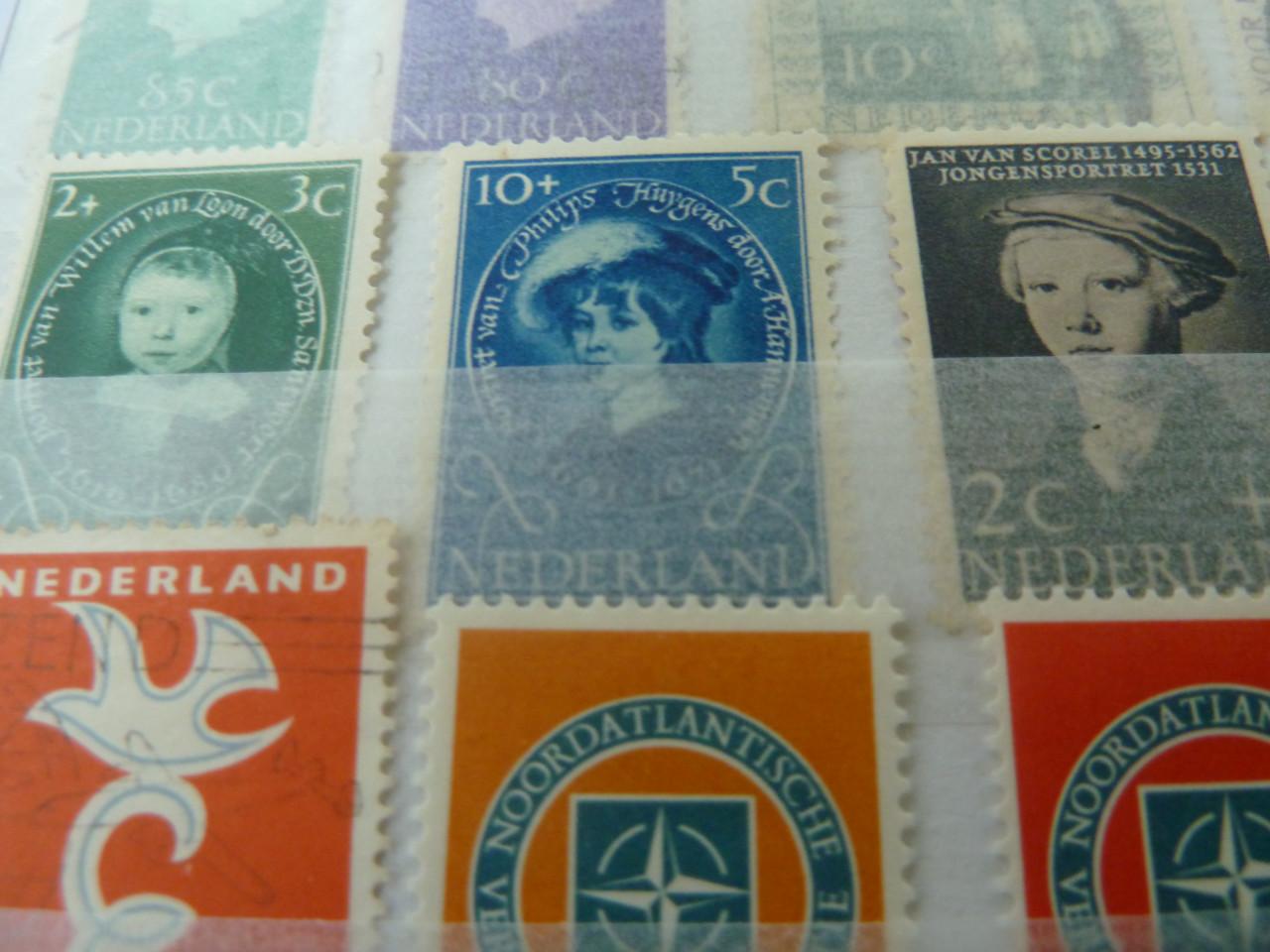 STOCKBOEK MET RUIM 650 NED.ZEGELS