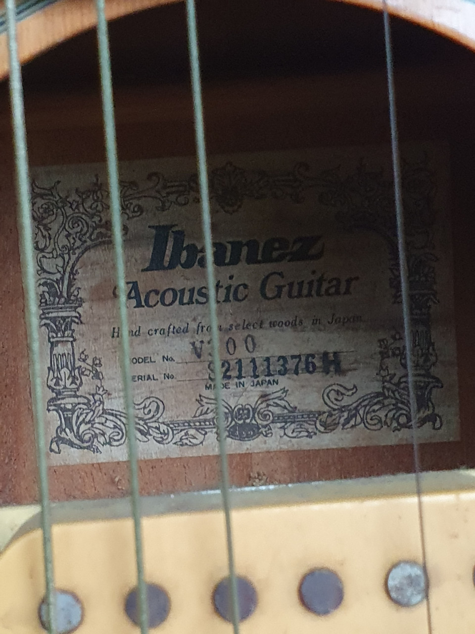 Mooie elektro akoestische gitaar van het merk Ibanez V 300....