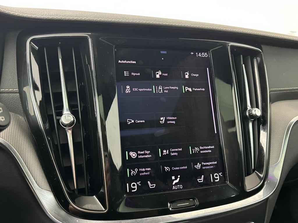 Volvo V60 t6 398pk recharge awd plus dark| long range| pano| 360camera| tre