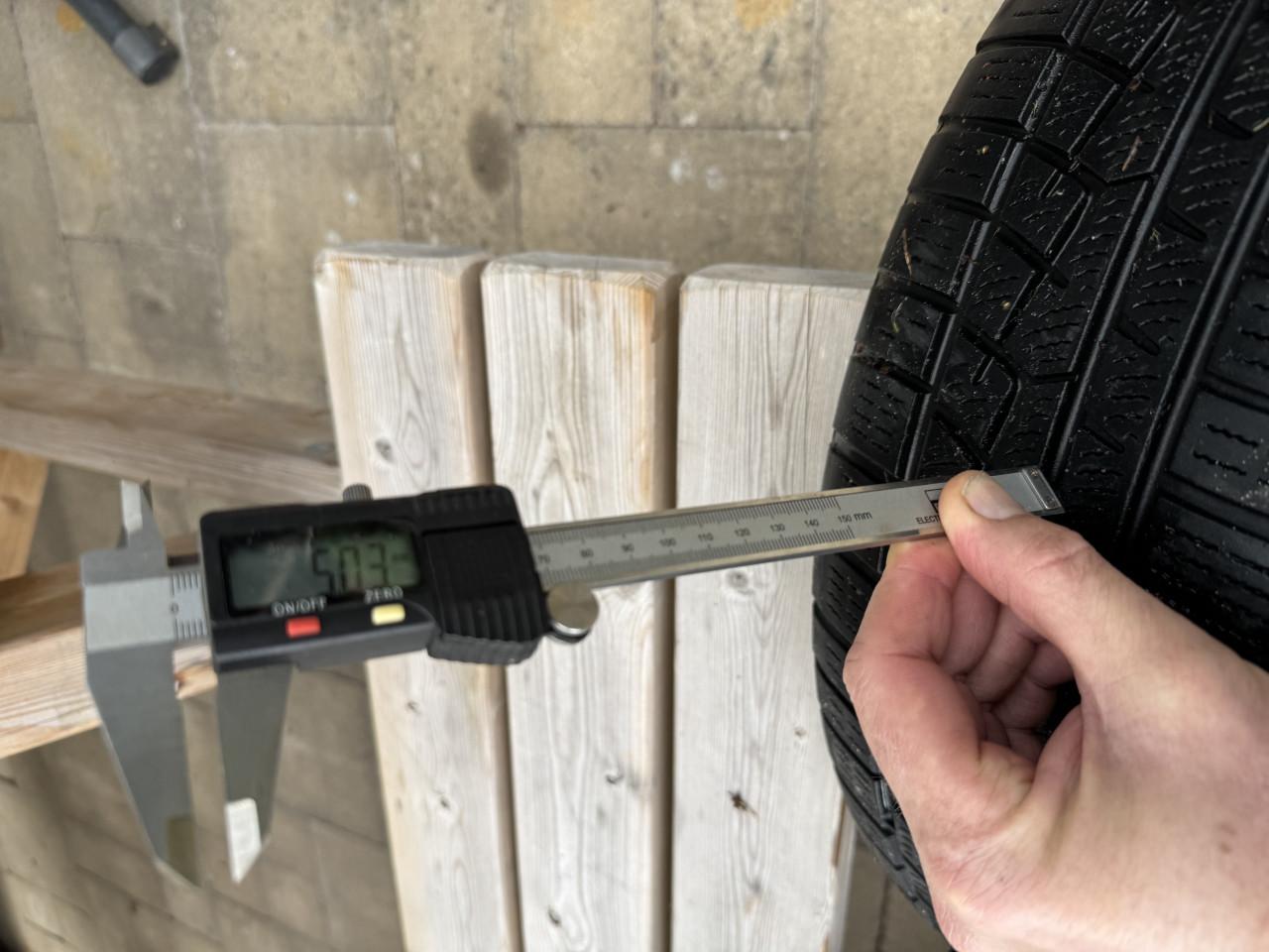 Set 16inch Anzio allu velgen met Yokohama winterbanden 5x114,3