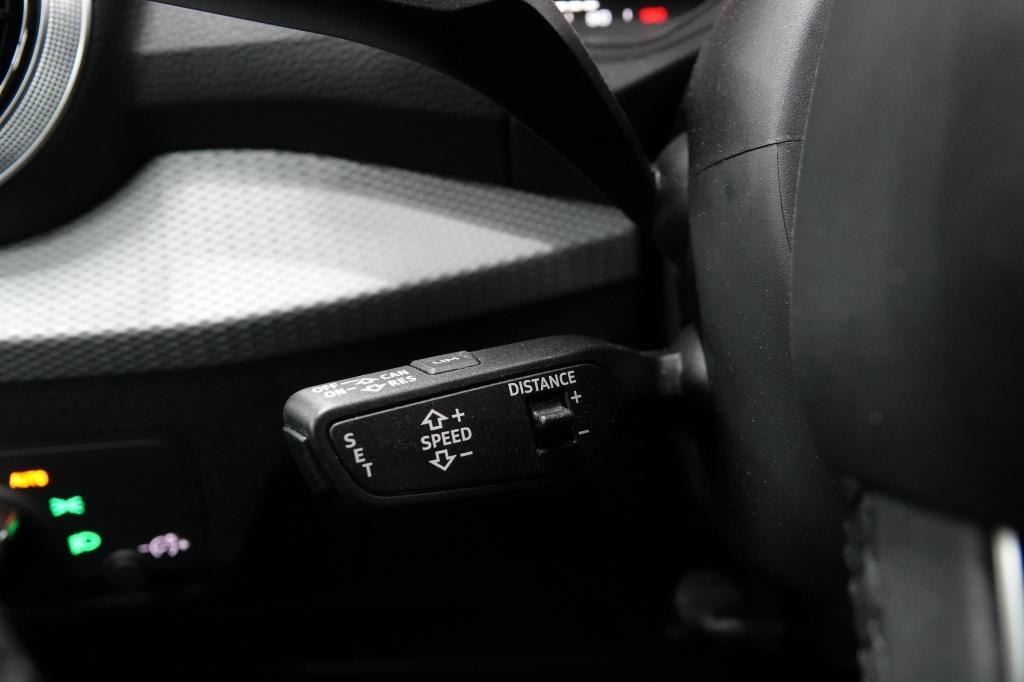 Audi Q2 35 tfsi s edition | keyless | acc | camera |