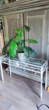 Wit metalen side table / long john met glazen facet blad