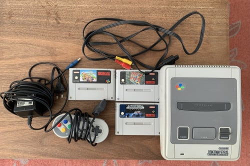 Te koop een SuperNintendo compleet met 3 spellen