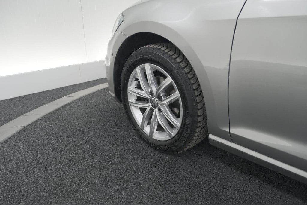 Volkswagen Golf 1.0 tsi 110pk highline | adaptieve cruise control | apple c