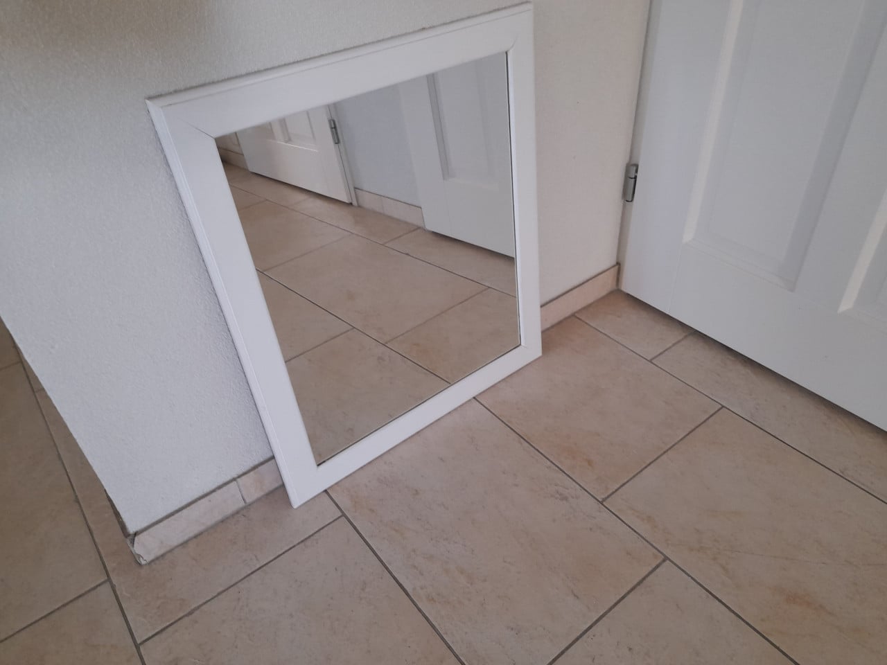 Spiegel 59 x 67  (in goede nette staat)