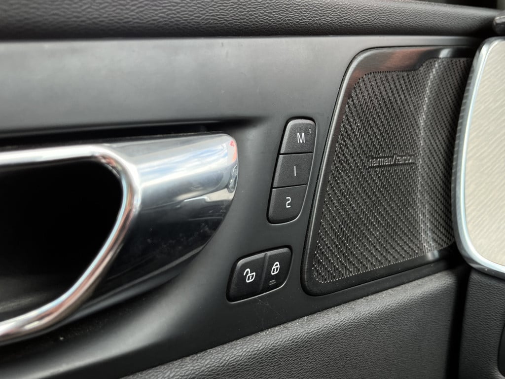Volvo XC60 2.0 t8 twin engine awd inscription 392pk | luchtvering | 20'' lm