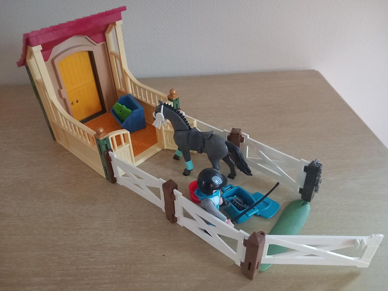 Playmobil paardenbox met buitenverblijf set 6935