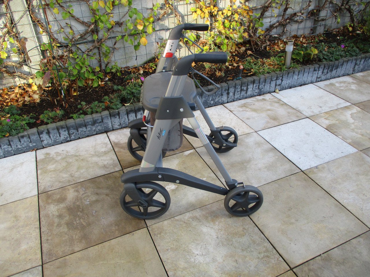 Zgan Active Access opvouwbare lichtgewicht rollator van de ANWB