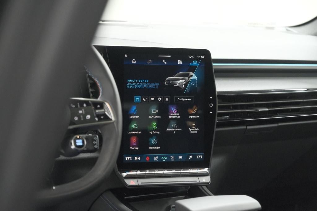 Renault Rafale 1.2 e-tech 4x4 plug-in hybrid 300 atelier alpine | panoramad