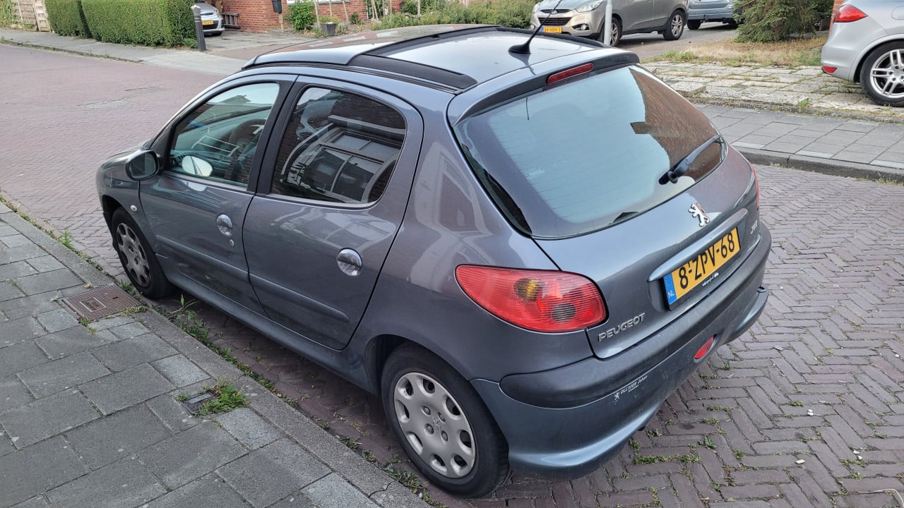 Peugeot 206,1.4l antraciet 5 deurs