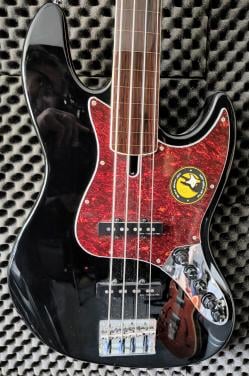 Fretloze Sire Marcus Miller 4-snarige basgitaar