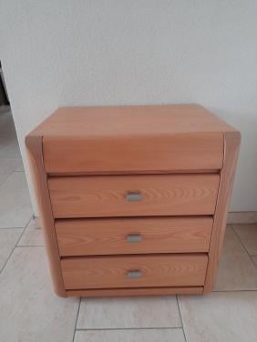 Nachtkastje  55x 42 x 60H (in goede nette staat )