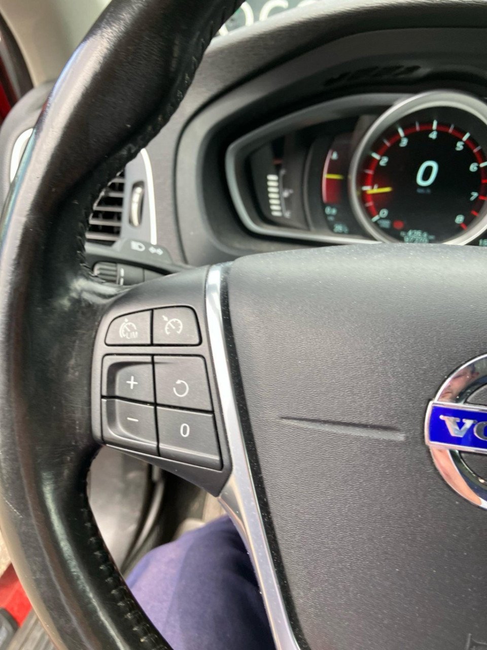 Volvo V40 2.0 t3 momentum | panoramadak | navigatie | cruise control | trek