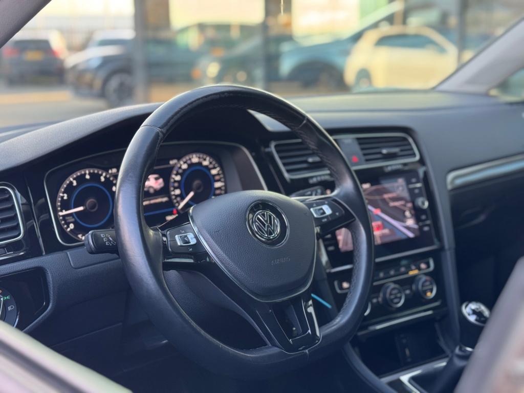 Volkswagen Golf 1.0 tsi join * virtual cockpit * navigatie * stoelverwarmin