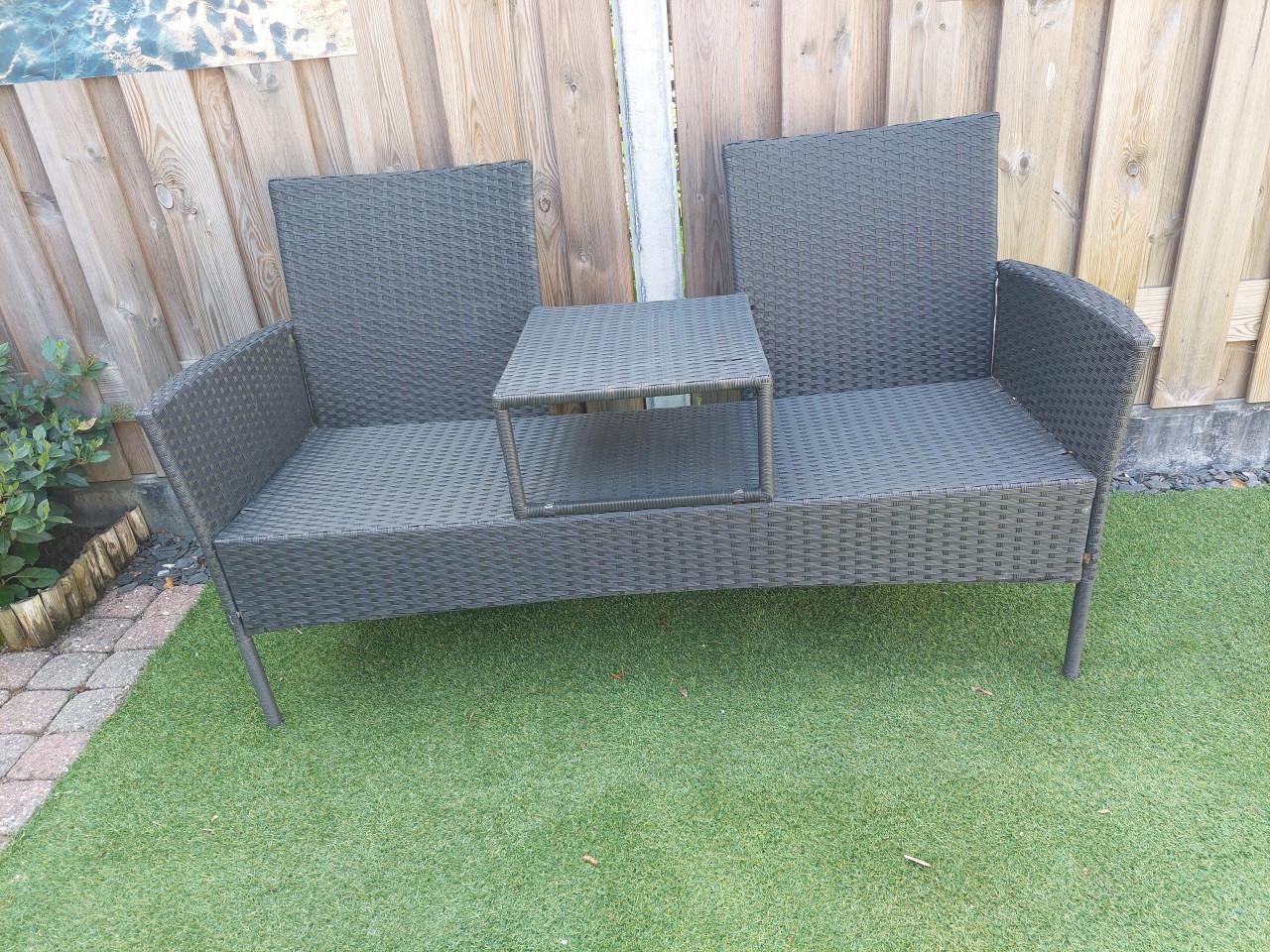 Bankje voor de tuin in goede staat