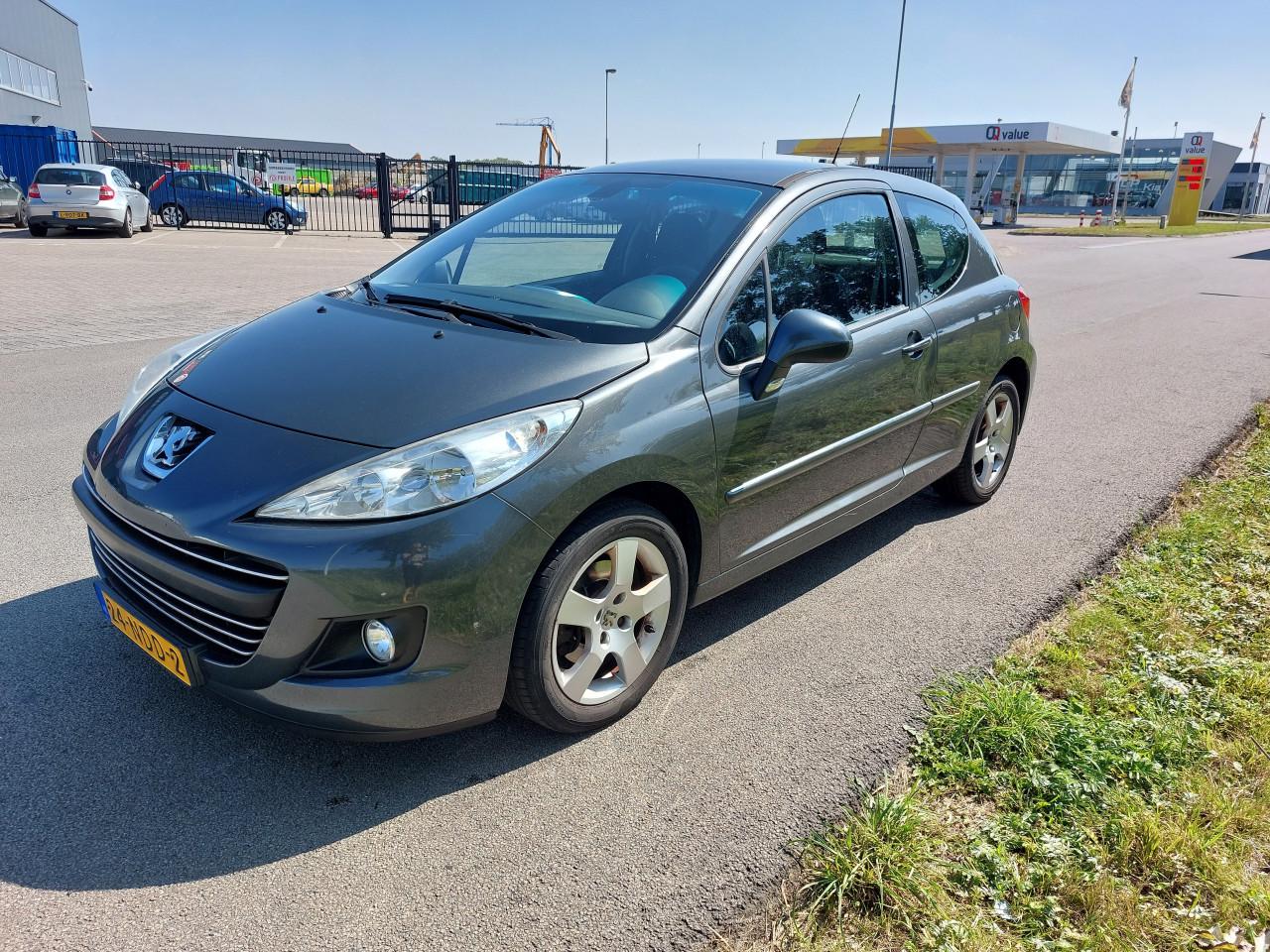 Peugeot 207 bj 2010  1600 euro