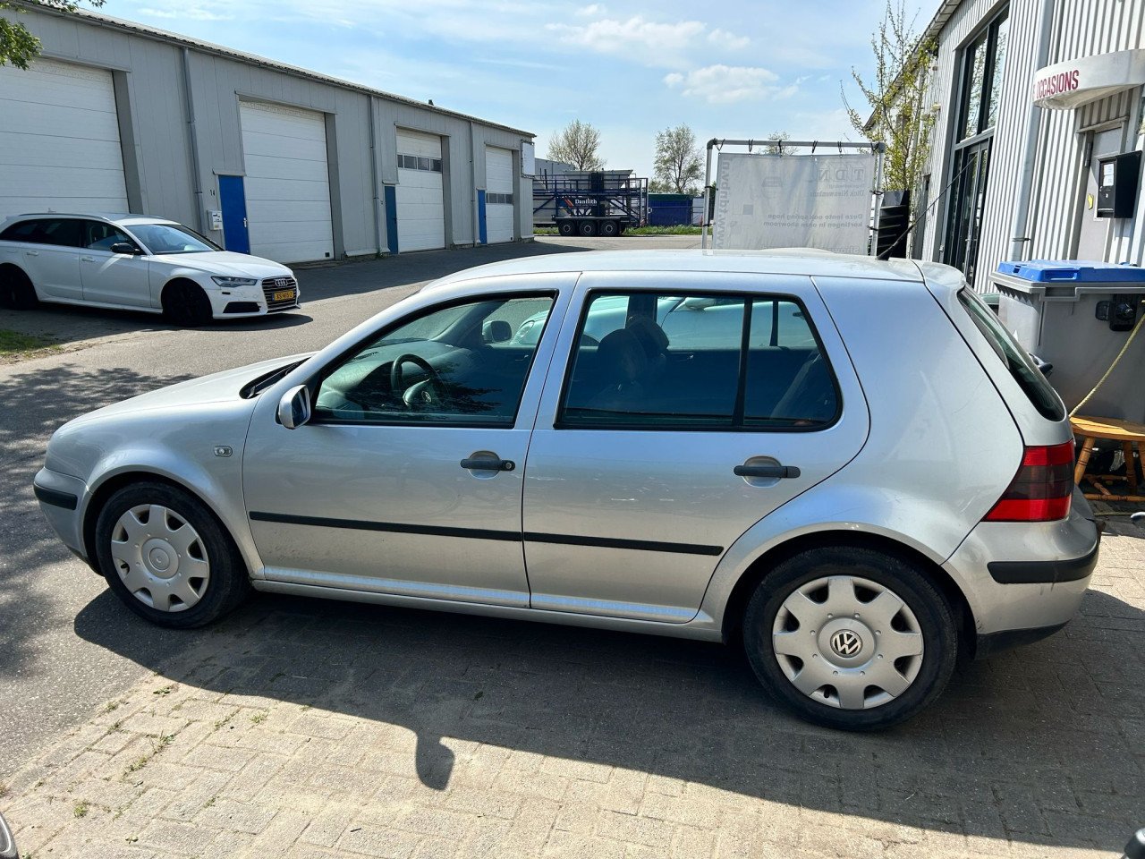 Volkswagen Golf 1.4-16V Master Edition, grijs, 5 deurs, ZUINIG, €999,-