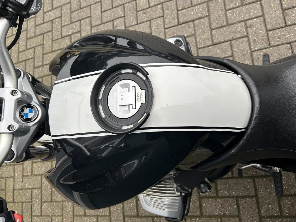 BMW R1200R Classic bj. 2012 met maar 29 dkm, kofferset etc. Topper! €7250,-