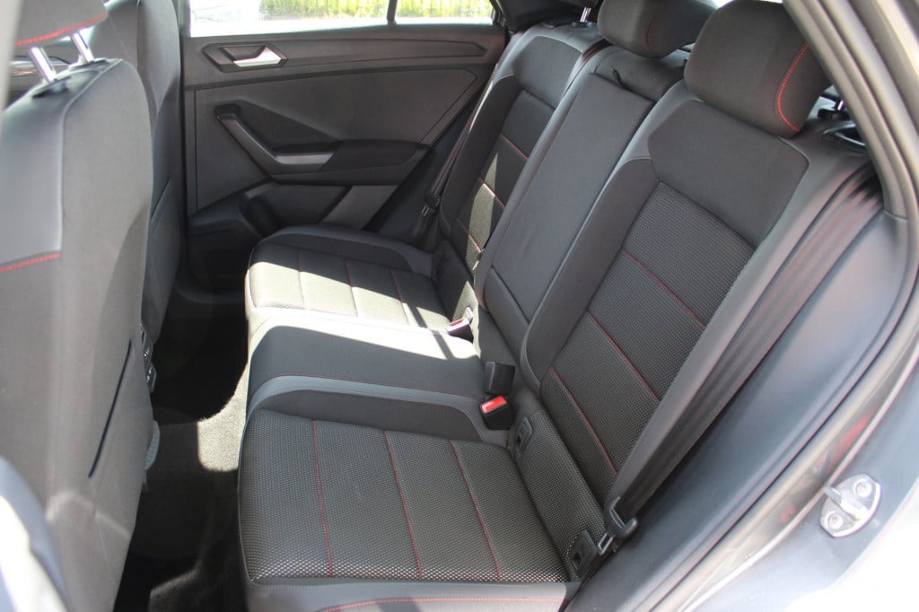 Volkswagen T-roc 1.5 tsi r-line | acc | navi | camera | dsg | trekhaak