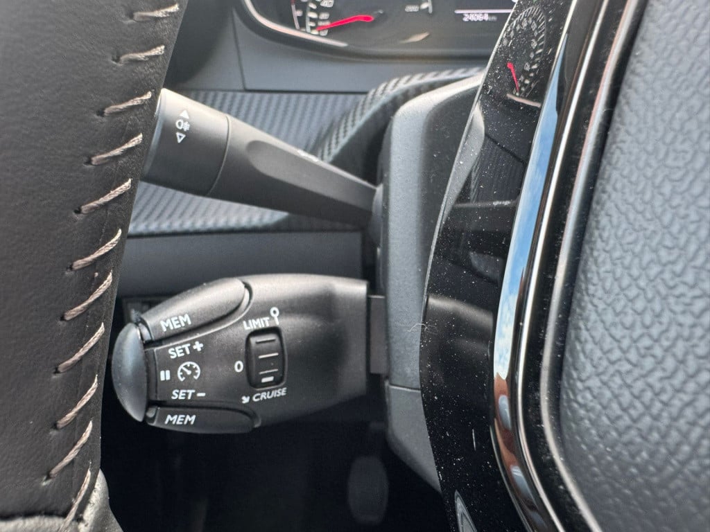 Peugeot 208 1.2 puretech allure