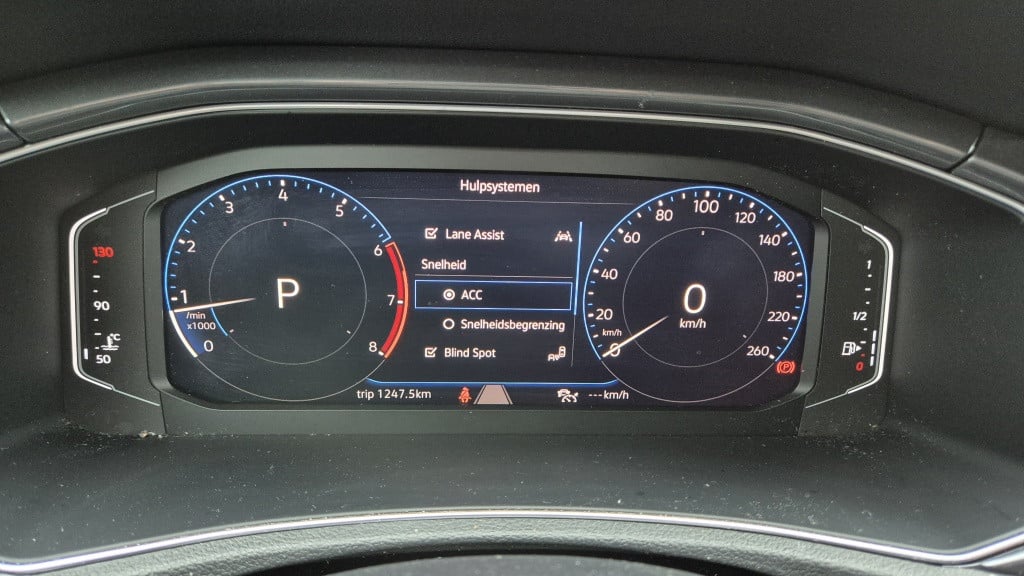 Volkswagen T-roc 1.5 tsi sport r *navi*camera*virtual*acc*blind-spot*clima*