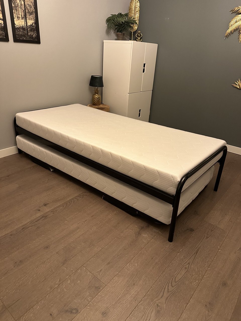Bed met logeerbed - ook te gebruiken als tweepersoonsbed 2x 90x200