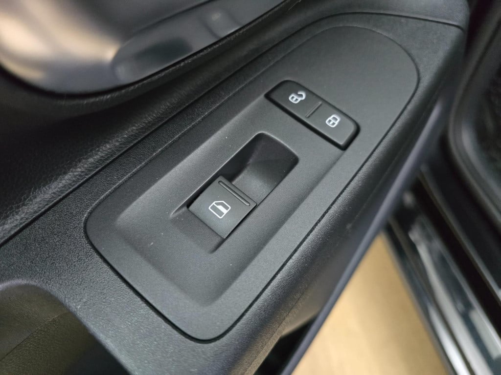 Volkswagen UP! occasion bluemotion met airco en telefoon connecten | tweede