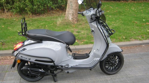 TE KOOP  VESPA SPRINT NARDO IGET UIT 2019 VOOR 2250 EURO