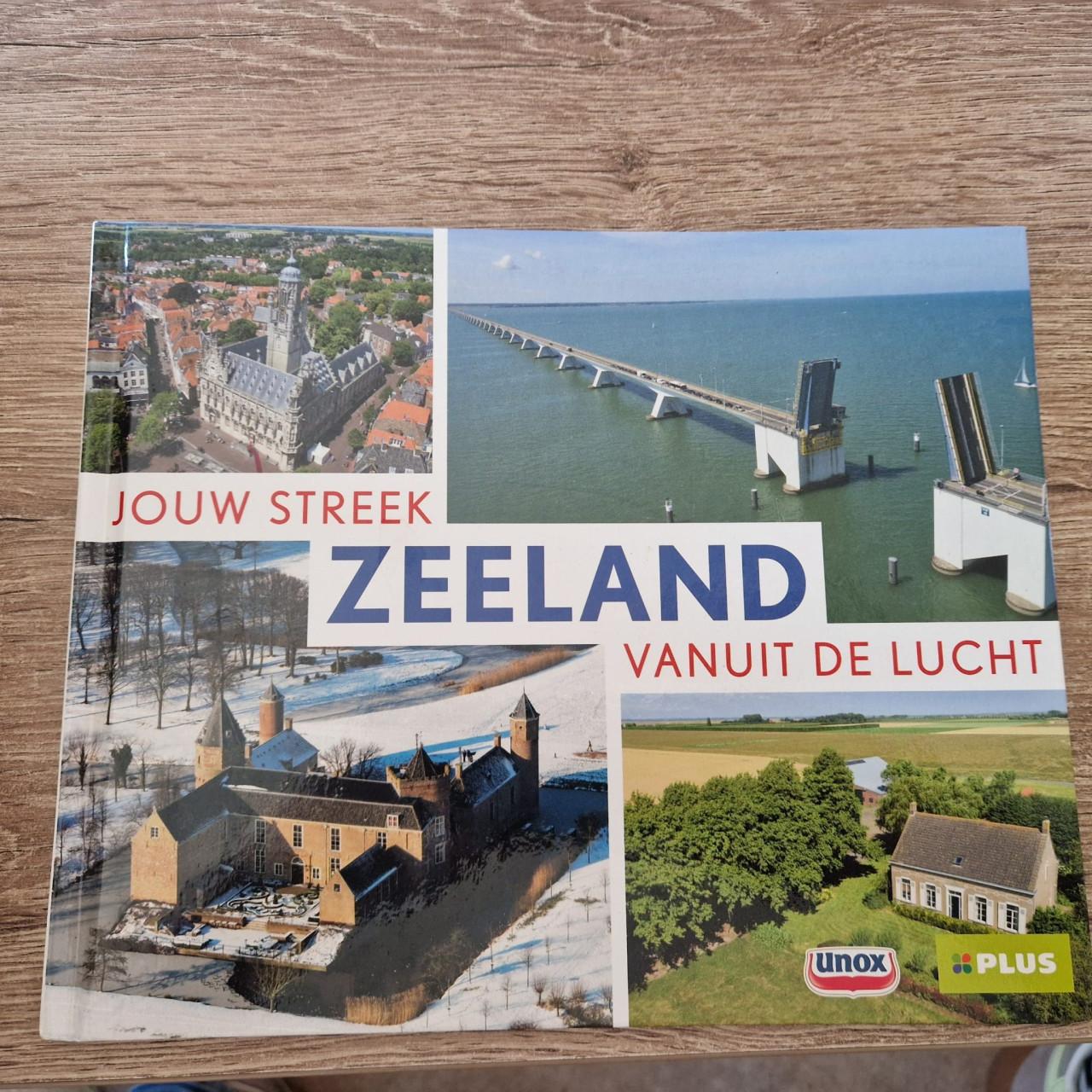 Verzameling boeken over schouwen-duiveland en Zeeland