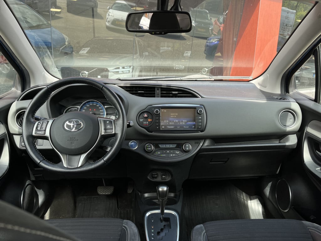 Toyota Yaris 1.5 hybrid dynamic | navi | camera |