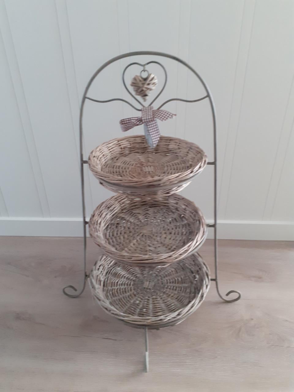 Etagere met 3 mandjes
