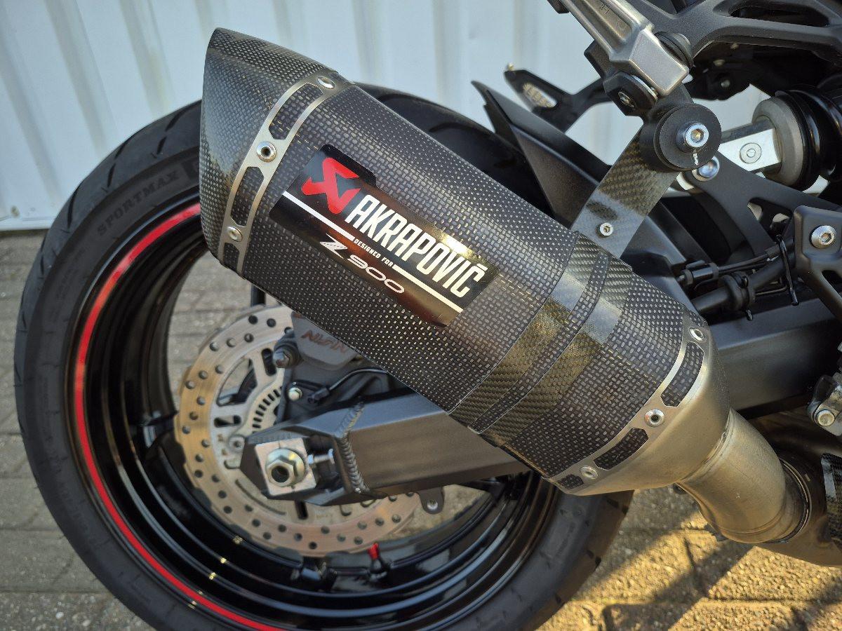 Kawasaki Z900 Akrapovic uit 2023
