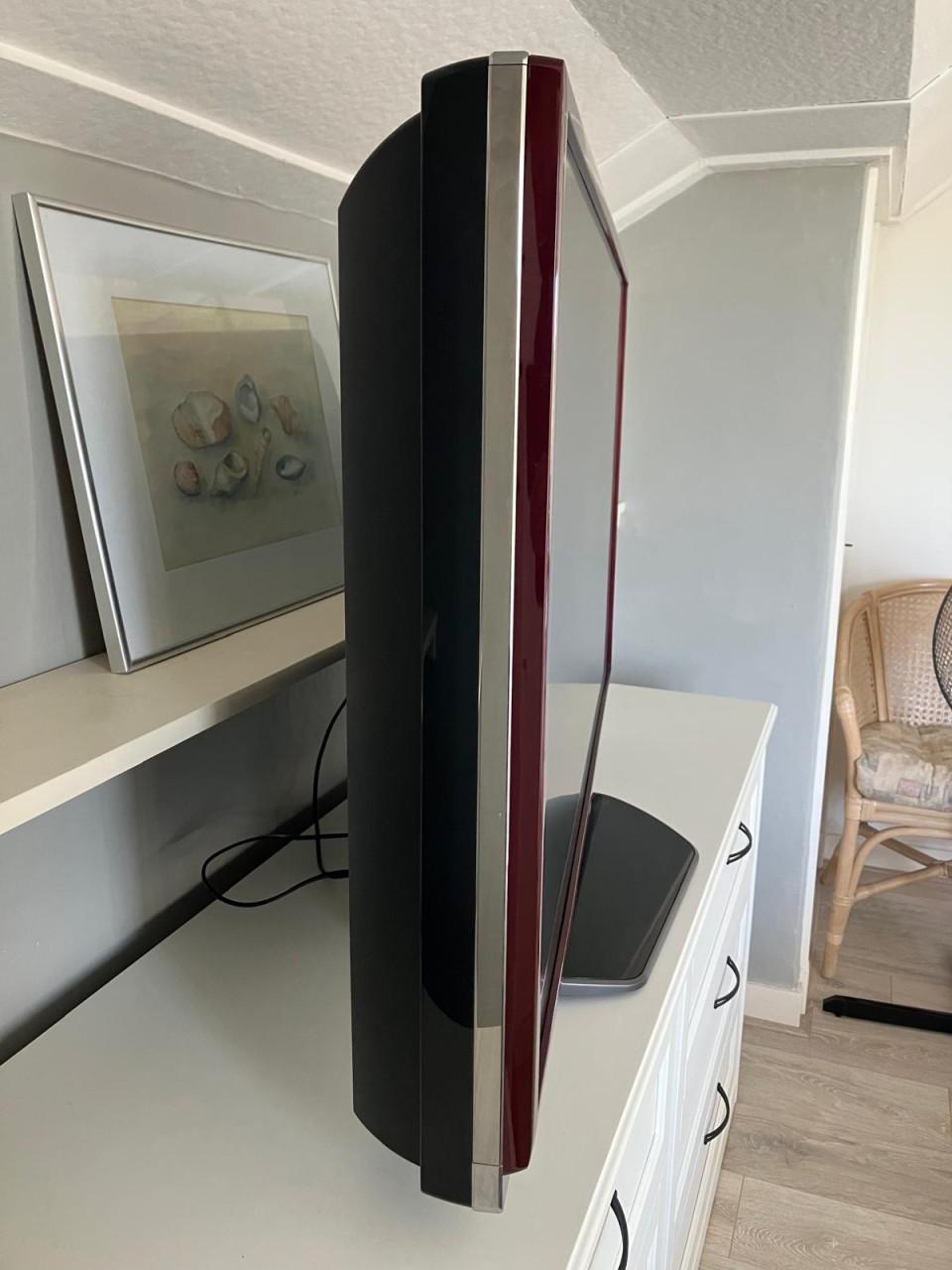 Toshiba TV - 46"