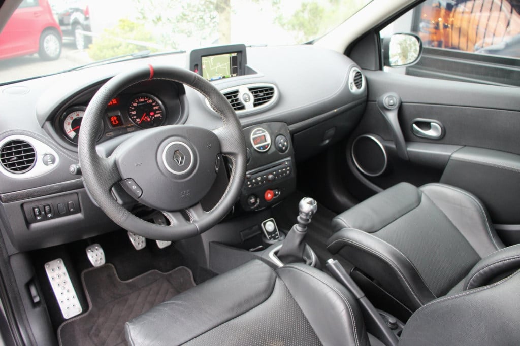 Renault Clio 2.0 rs - ange et demon 99/99 - akrapovic - recaro - shortshift