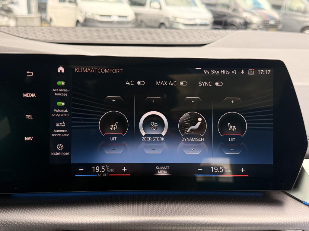 BMW 2-serie active tourer 220i m-sport | pano | cruise | lane assist | hud 