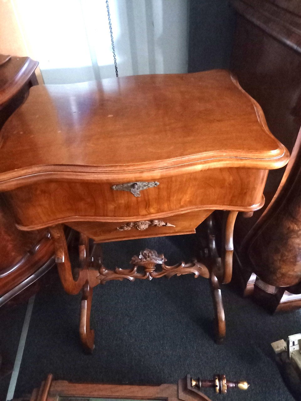 Div. oude stoelen en andere te koop