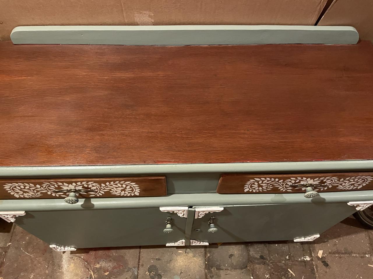 Uniek landelijk kastje