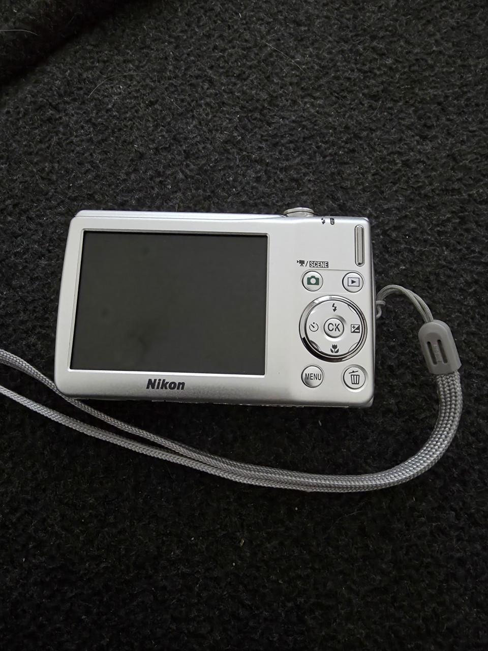 Te koop Nikon camera met 2gb sd kaart