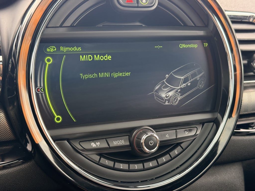 Mini Clubman mini 2.0 cooper s all4 chili serious business | leder | pano |