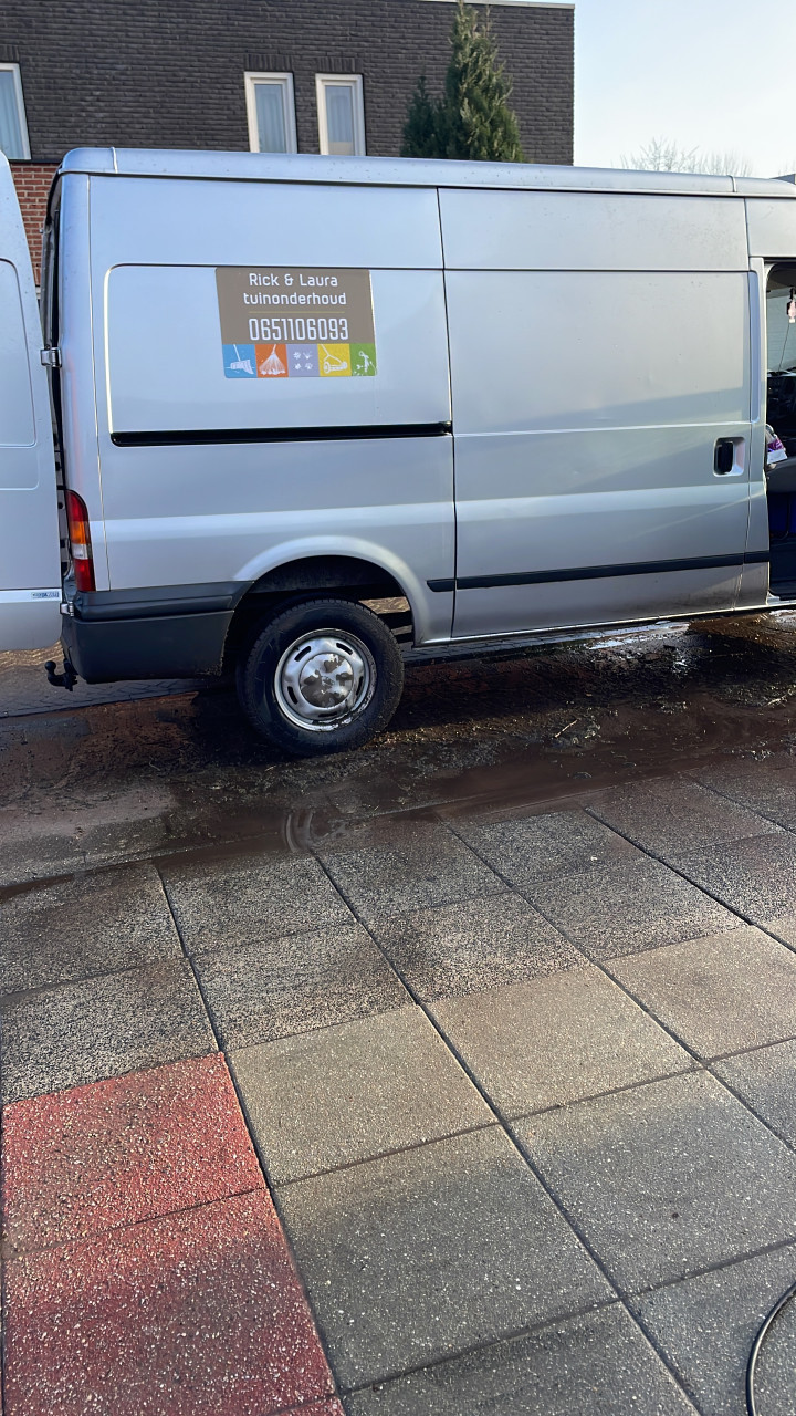 Uw oprit weer schoon.