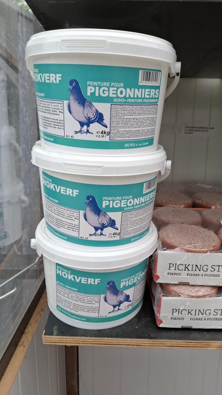 Allerlei duivenvoeders- en benodigdheden