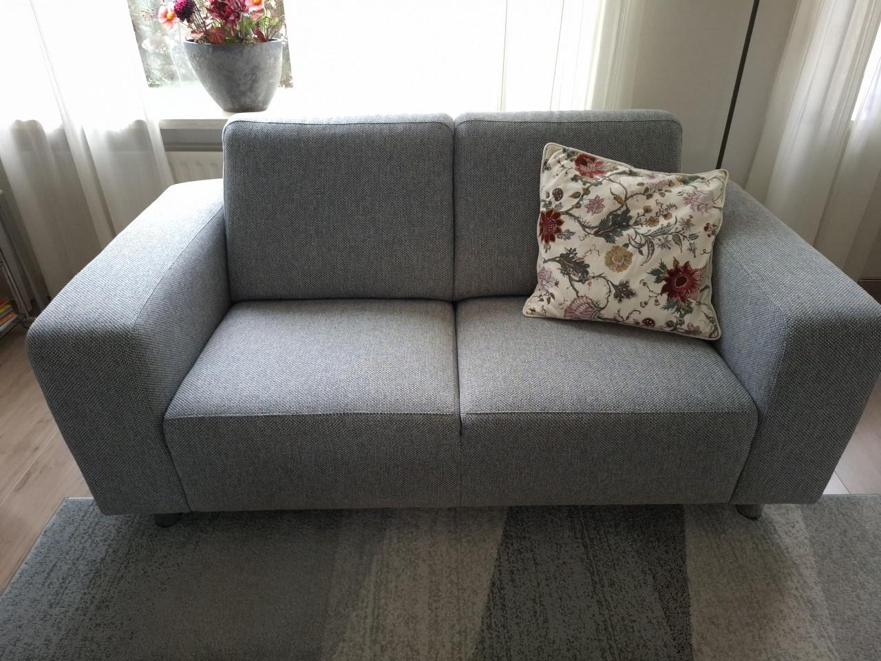 2 fraaie 2zits banken!