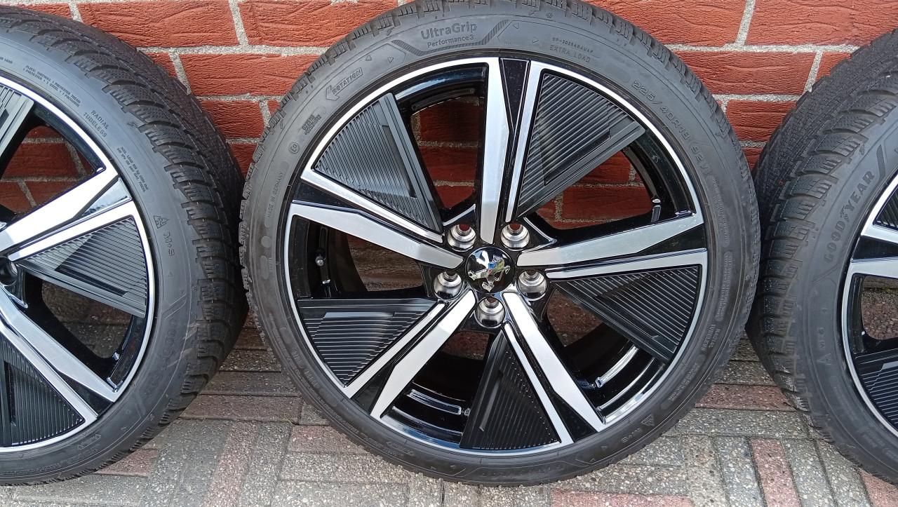 Originele Peugeot 308/Astra-L 18 inch exclusieve winterset