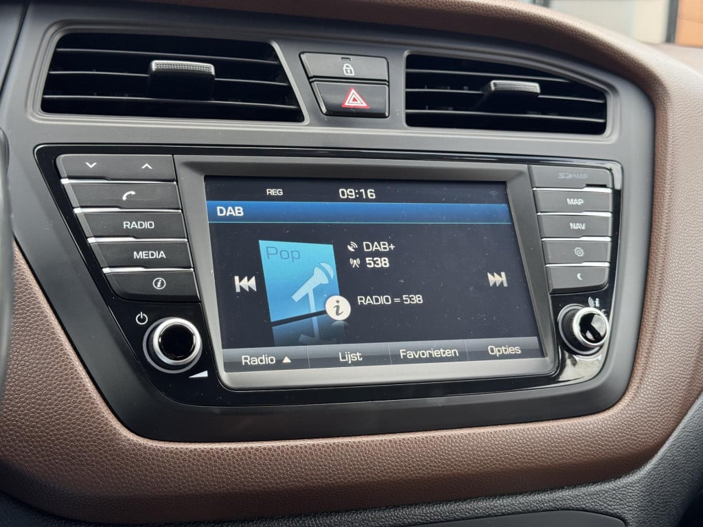 Hyundai I 20 1.2 hp i-motion comfort | trekhaak | navigatie | camera | park